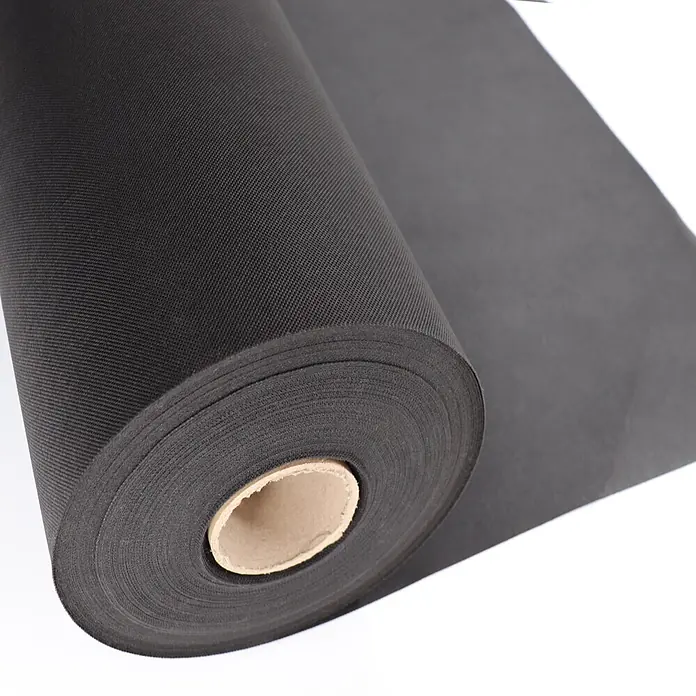 Aquagart Bodenschutzvlies 100m² 150g/m² 1m Gartenvlies Unkrautvlies -  - Rolle aus schwarzem strukturiertem Stoff.
