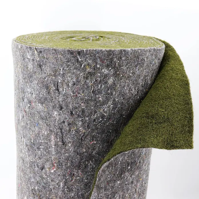 Aquagart Bodenschutzvlies 18m x 0,75m grün Ufermatte Böschungsmatte -  - Rolle aus dichtem grauem Filz mit sichtbaren Mischfasern, die eine zottelige olivgrüne Schicht zeigt.