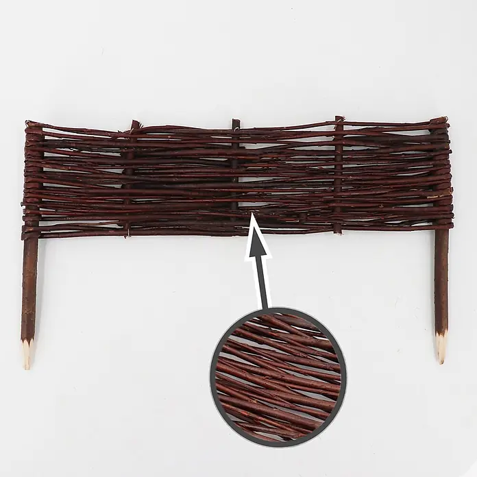 Aquagart Steckzaun-Element 8 30x60cm Beeteinfassungen aus Weide I - braun, Holz - Rotbraunes, geflochtenes Weidenzaunelement mit spitzen Pfählen.