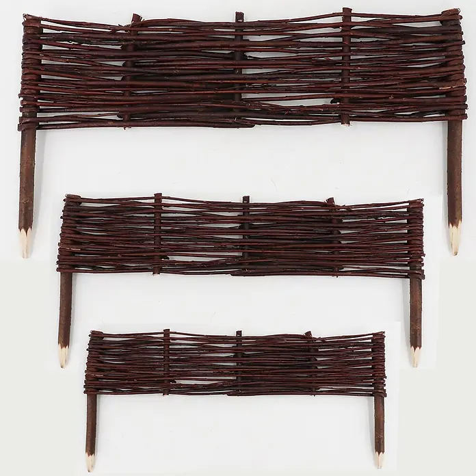 Aquagart Steckzaun-Element 8 30x60cm Beeteinfassungen aus Weide I - braun, Holz - Drei dunkelbraune Weidenzaun-Elemente mit Spitzen zum Einstecken.