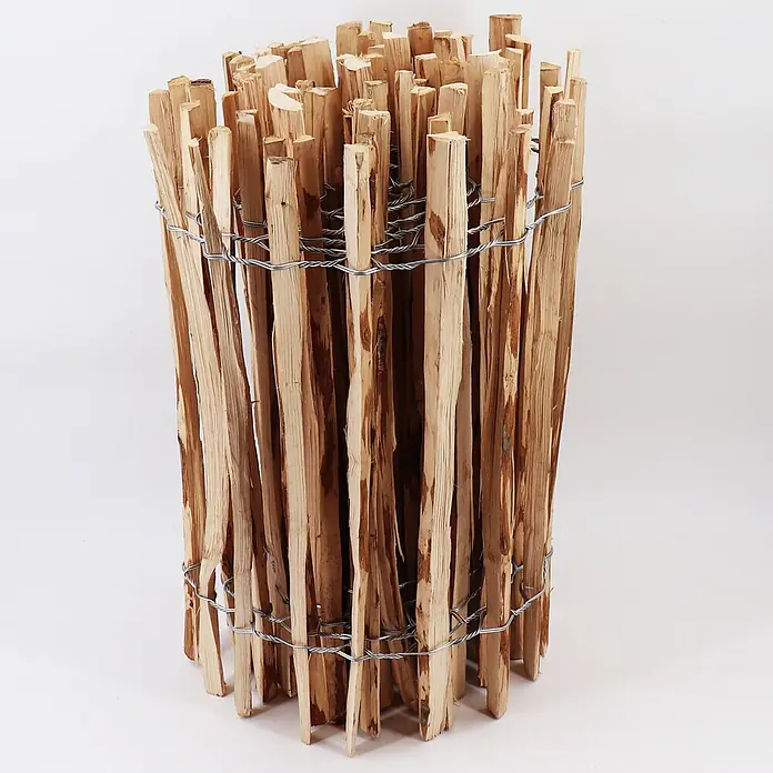 Aquagart Steckzaun-Element 10m 100cm 4 6cm Staketenzaun hoch - B x H: 0,1 x 1 m, braun, Holz - Gerollter heller Holzzaun aus gespaltenen Holzpfählen, zusammengehalten von verzwirntem Metalldraht.