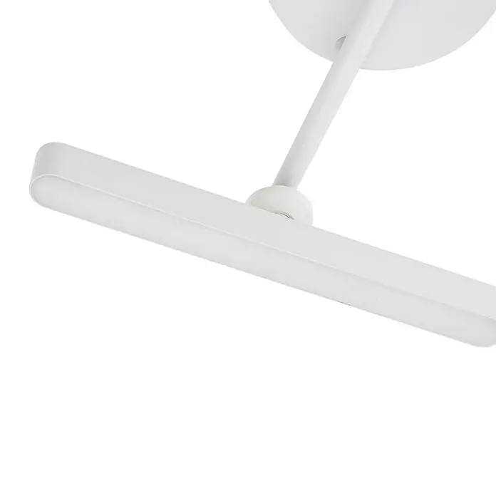 Lindby Deckenstrahler Eldrin - weiß / opal, weiß / opal - Weiße, lineare LED-Leuchte mit integriertem Diffusor, montiert auf einer weißen Stange.
