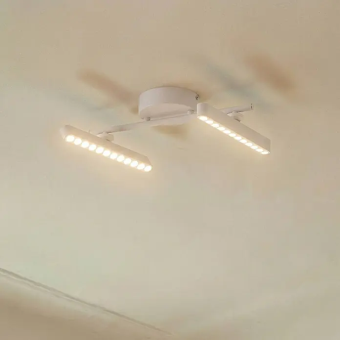 Lindby Deckenstrahler Eldrin - weiß / opal, weiß / opal - Weiße LED-Deckenleuchte mit zwei verstellbaren Leisten, jede mit mehreren hellen Lichtquellen.