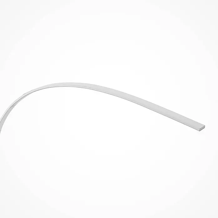 Lindby Stehleuchte Kendra - Höhe: 180 cm, weiß / opal, weiß / opal - Hellgraues, flaches, flexibles Rechteckband, bogenförmig gekrümmt.