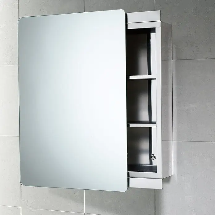 Kiamami Valentina Spiegelschrank - B x H: 120 x 660 cm, Chrom - Rechteckiger Spiegelschrank für das Bad mit Chromrahmen, teilweise geöffnet, um Innenregale zu zeigen.
