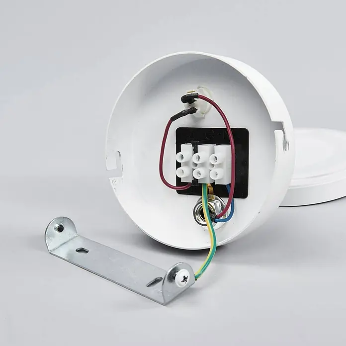 Lindby Wandleuchte Milow - L x B x H: 18 x 10 x 9,6 cm, weiß / opal, weiß / opal - Weißer Lampensockel-Innenraum mit elektrischer Verkabelung, Klemmenblock und Metallhalterung.