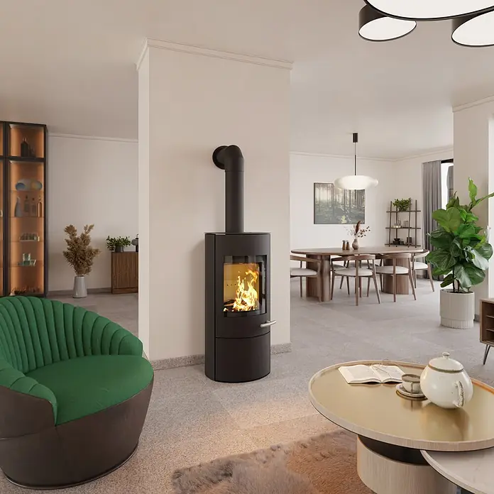 Haas+Sohn Kaminofen Solido - Heizleistung: 6,5 kW, Material Verkleidung: Stahl, Schwarz - Schwarzer Metall-Holzofen mit sichtbarem Feuer in modernem Wohnzimmer.