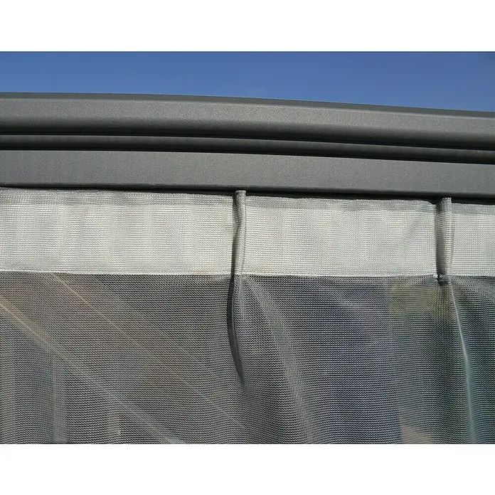 Palram – Canopia Cortina mosquitera para cenador Milano - An x Al: 300 x 340 cm - Primer plano de una glorieta con mosquitera, diseñada para evitar la entrada de insectos y permitir que el aire circule.