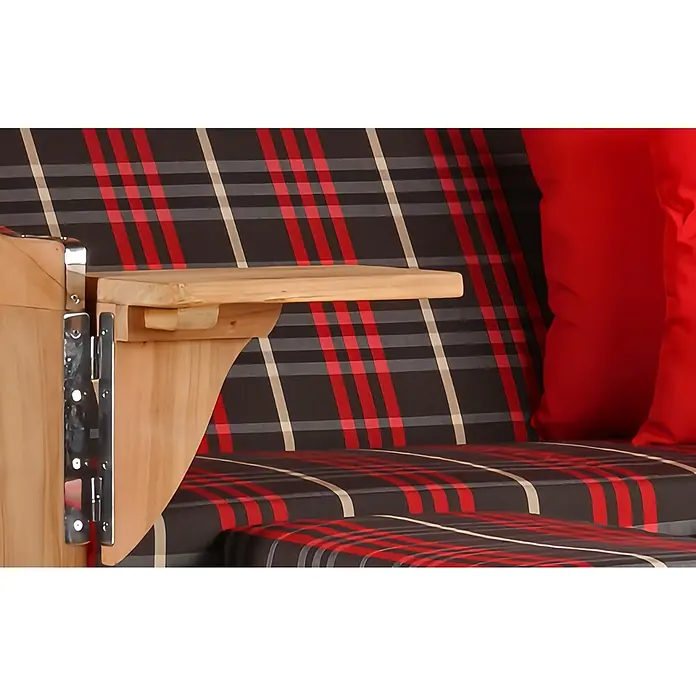 Mr. Deko Strandstuhl Strandkorb Düne Bullauge Teak PE Grey Dessin 529 - 1 Stk., Teakholz. Polyrattan, Rückenlehne verstellbar, PE Grey - Polsterstuhl mit schwarz-rot-beigem Karostoff, roten Kissen und einem angebrachten Klapptisch aus hellem Holz mit Metallscharnieren.
