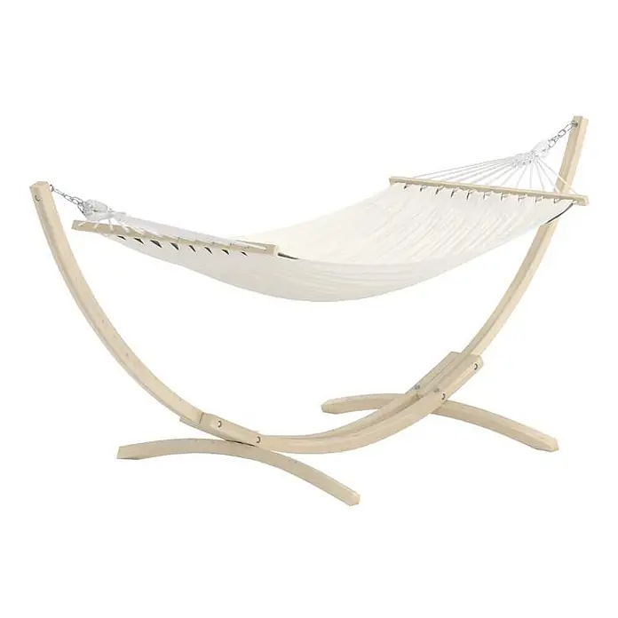 Ebuy24 Hängematte Hedvig - Holz, Whitewash - Eine weiße Stoffhängematte mit einem hellen, gebogenen Holzständer.
