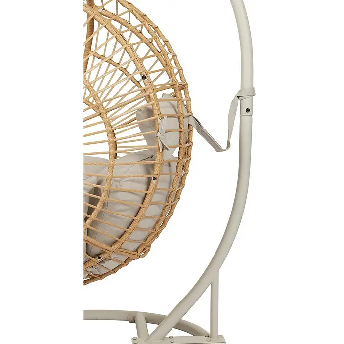 Ebuy24 Hängesessel Arne - Polyester, Natur - Hängesessel aus Weide mit hellen Stoffkissen und hellgrauem Metallgestell.