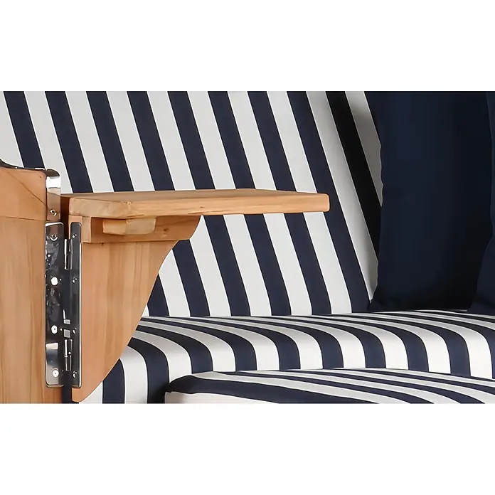Mr. Deko Strandstuhl Strandkorb Düne Bullauge Teak PE Grey Dessin 518 - 1 Stk., Teakholz. Polyrattan, Rückenlehne verstellbar, PE Grey - Strandkorb mit marineblau-weiß gestreiftem Stoff, hellem Holztischchen und silbernem Metallscharnier.