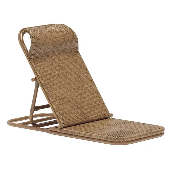 Ebuy24 Gartenliege Ellie - Braun, Naturmaterialien - Klappbarer hellbrauner Rattan-Liegestuhl mit verstellbarer Rückenlehne.