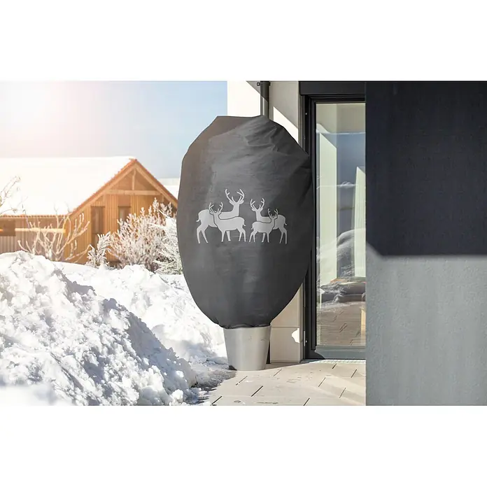 Windhager Abdeckhaube Protect - Hirsch-Motiv, XXL, L x B: 1,4 x 2 m, Grau - Dunkelgraue Schutzhülle mit weißem Hirschmotiv, schützt einen Gegenstand im winterlichen Schnee.
