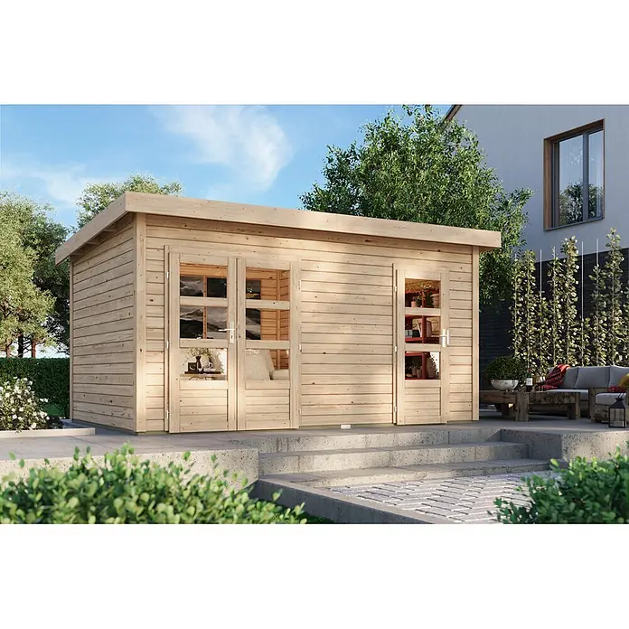 Karibu Gartenhaus Mattrup - Außenmaß inkl. Dachüberstand (B x T): 456 x 303 cm, Holz, Natur - Gartenhütte aus hellem Holz mit Doppeltür und Seitenfenster, auf einer Terrasse platziert.