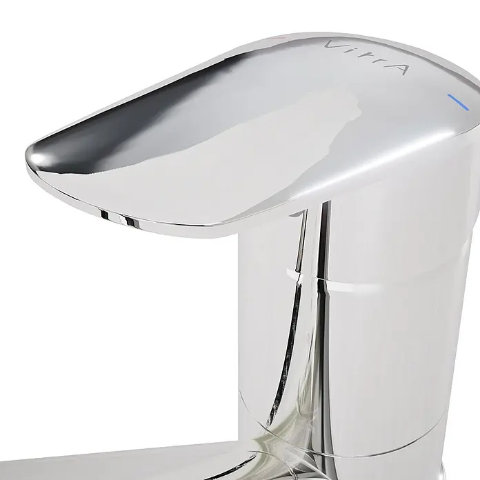 VitrA Flow Round Spültischarmatur - Höhe: 17,4 cm, Chrom, Glänzend - Moderner Chrom-Wasserhahn mit VitrA-Logo und blauem Indikator.