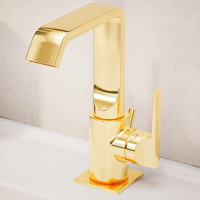 VitrA Suit Waschtischarmatur - Gold, Glänzend, Mit Zugstange, Höhe: 20,6 cm - Moderner goldener Wasserhahn mit quadratischem Sockel und Griff, auf weißer Arbeitsplatte installiert.