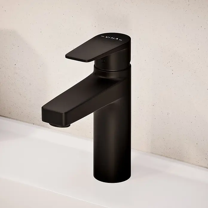 VitrA Flow Square Waschtischarmatur - Schwarz, Matt, Höhe: 17,6 cm, Ohne Zugstange - Elegante schwarze matte Einhebel-Badarmatur mit Vitra-Logo.