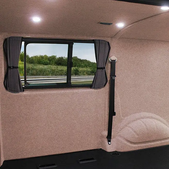 Floordirekt Nadelfilz Meterware Superflex - Heimwerkervlies - Beige - 200 x 100 cm - Breite: 200 cm, Filz, Beige - Graue Sichtschutzvorhänge und beiges Innenfutter in einem Transporter.