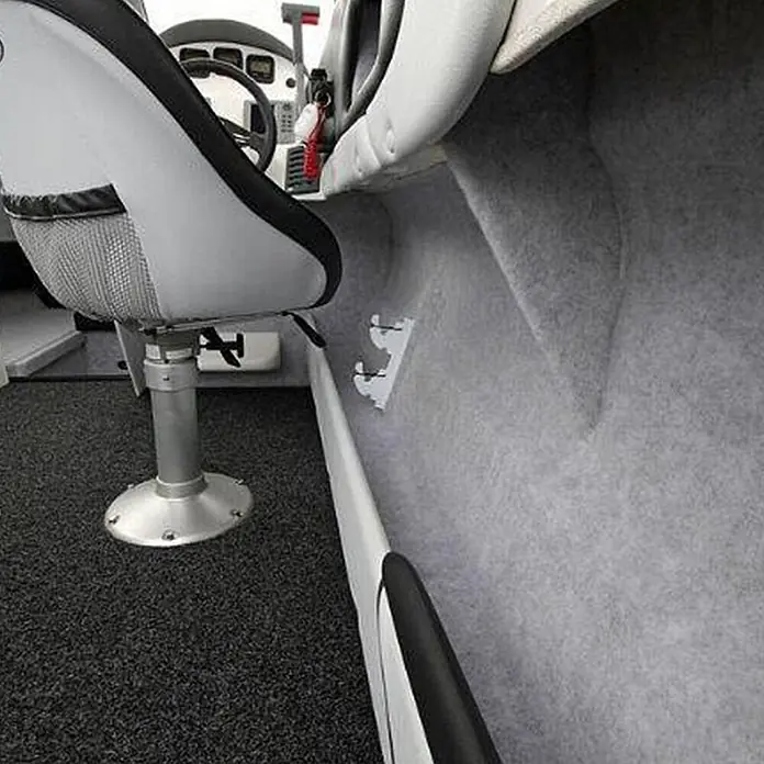 Floordirekt Nadelfilz Meterware Superflex - Heimwerkervlies - Hellgrau - 200 x 100 cm - Breite: 200 cm, Filz, Hellgrau - Weiße, bootmontierte Haken zur Aufbewahrung von Angelruten oder Ausrüstung.