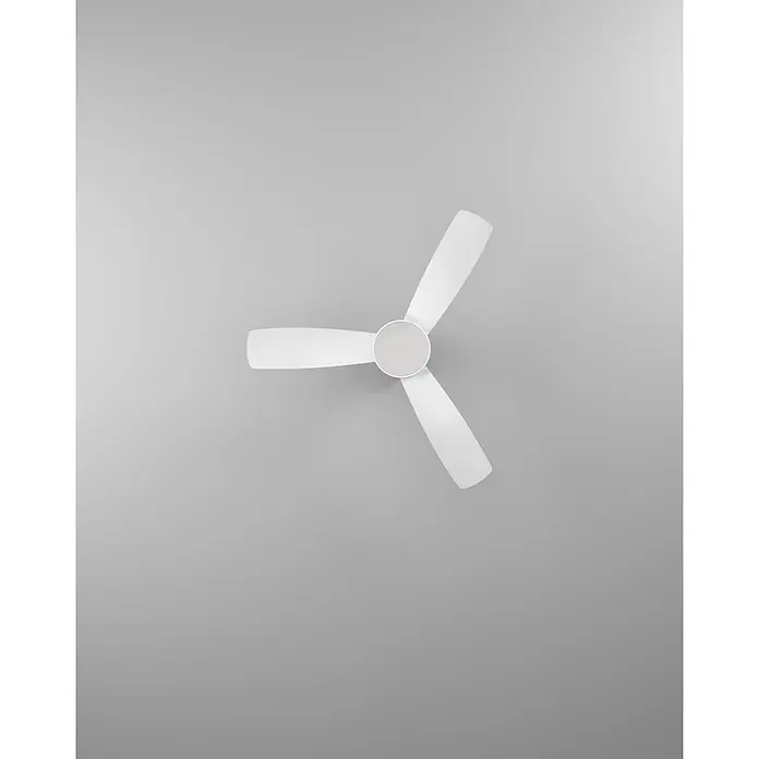 Eglo Deckenventilator Bonassola - Weiß, 91 cm - Weißer dreiflügeliger Deckenventilator, von unten gesehen.