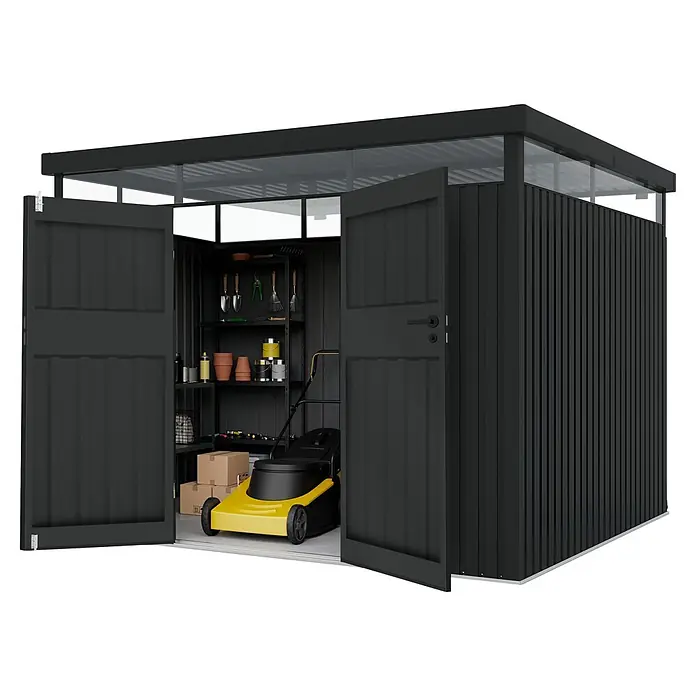 Hoggar Gerätehaus Lumen 7 - Außenmaß inkl. Dachüberstand (B x T): 316 x 279 cm, Anthrazit - Schwarzes Gartenhaus mit offenen Türen, Regalen voller Gartenwerkzeuge, Töpfen und einem gelben Rasenmäher. Transparente Dachplatten.