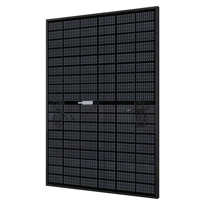 Solarmodul HT54-18X(ND)-F - 0% MwSt. (gem. § 12 Abs. 3 UStG) - Bifazial, Nennleistung: 450 W, L x B x H: 3 x 113,4 x 172,2 cm - Rückansicht eines schwarzen Solarpanels mit dunklen Zellen und Anschlusskabeln.
