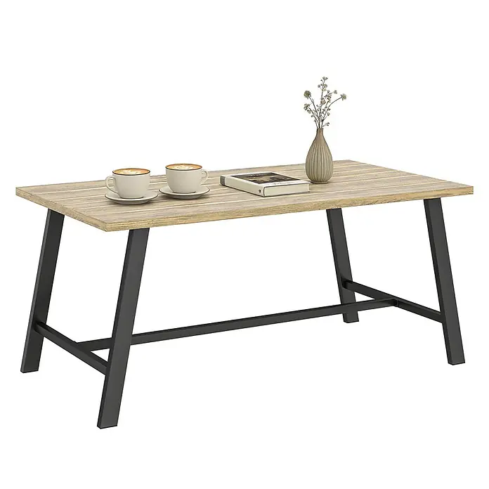 Outsunny Garten-Loungetisch - Braun, L x B x H: 100 x 55 x 45 cm - Rechteckiger Couchtisch mit heller Holzoptikplatte und schwarzen A-förmigen Metallbeinen, dekoriert mit zwei Kaffeetassen, einem Buch und einer Vase.