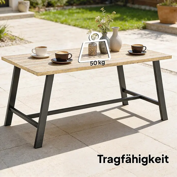 Outsunny Garten-Loungetisch - Braun, L x B x H: 100 x 55 x 45 cm - Gartentisch mit Holzplatte und schwarzen Metallbeinen, der seine 50 kg Tragfähigkeit mit Tassen und Vasen zeigt.