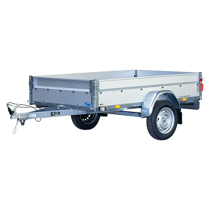 Stema Anhänger BASIC STL 750-21-13 - Nebelschlussleuchte, Nutzlast: 586 kg, Einachser, Kasteninnenmaß: 210 x 128 x 35 cm, Ungebremst - Abbildung eines PKW-Anhängers von Stema, ideal für Transportaufgaben. Der Anhänger ist robust und vielseitig einsetzbar.