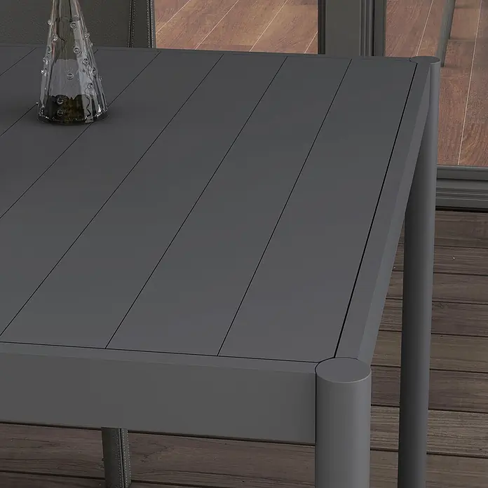 Furnicato Gartentisch - L x B x H: 145 x 90 x 74 cm, Rechteckig, Dunkelgrau - Dunkelgrauer Lamellen-Gartentisch auf einem Holzdeck.