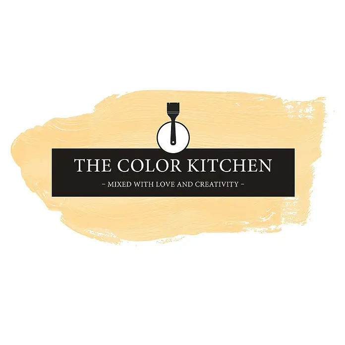Livingwalls Wandfarbe Gelb Gentel Ginger 5004 5l - Matt, 5 l - Logo: 'The Color Kitchen' mit schwarzem Pinsel-Symbol in weißem Kreis, über Text auf schwarzem Banner, auf gelbem Pinselstrich.