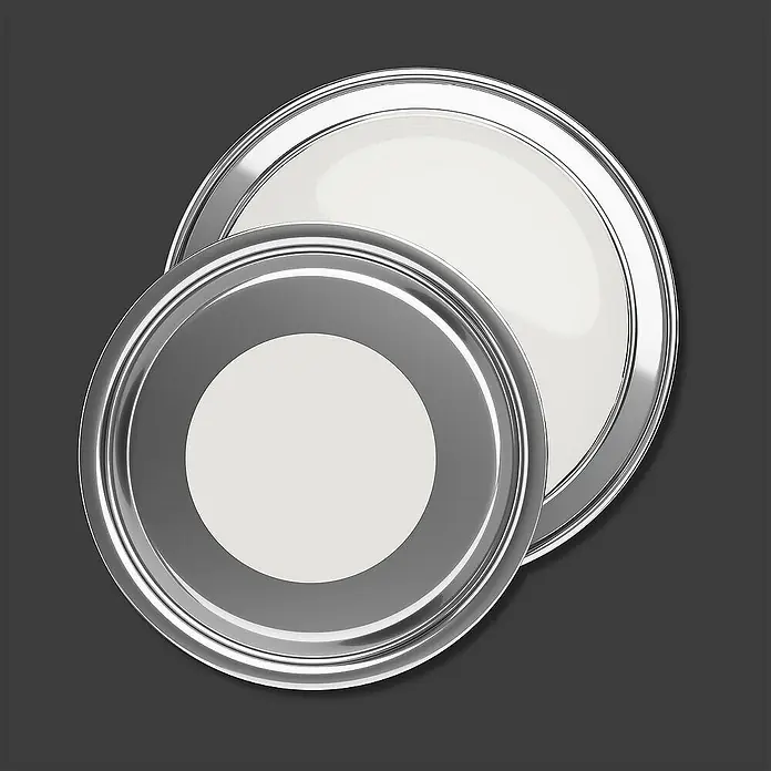 Tadessi Wandfarbe Perlmutt - Creme, Matt, 1 l - Zwei silberne Metalldeckel für Farbdosen mit cremefarbenen Mitten, leicht versetzt gestapelt.