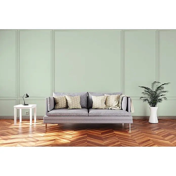 Livingwalls Wandfarbe Grün Soft Green DD125917 1l - Grün, Matt, 1 l - Ein modernes graues Stoffsofa mit gemusterten Zierkissen und einer hellen Decke.