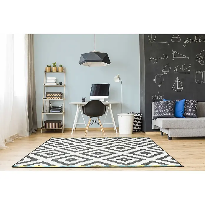 Livingwalls Wandfarbe Blau Ocean Blue DD125877 5l - Blau, Matt, 5 l - Modernes Home Office mit hellblauer Wand, grauem Schreibtisch, schwarzem Stuhl und einem markanten schwarz-weißen geometrischen Teppich.