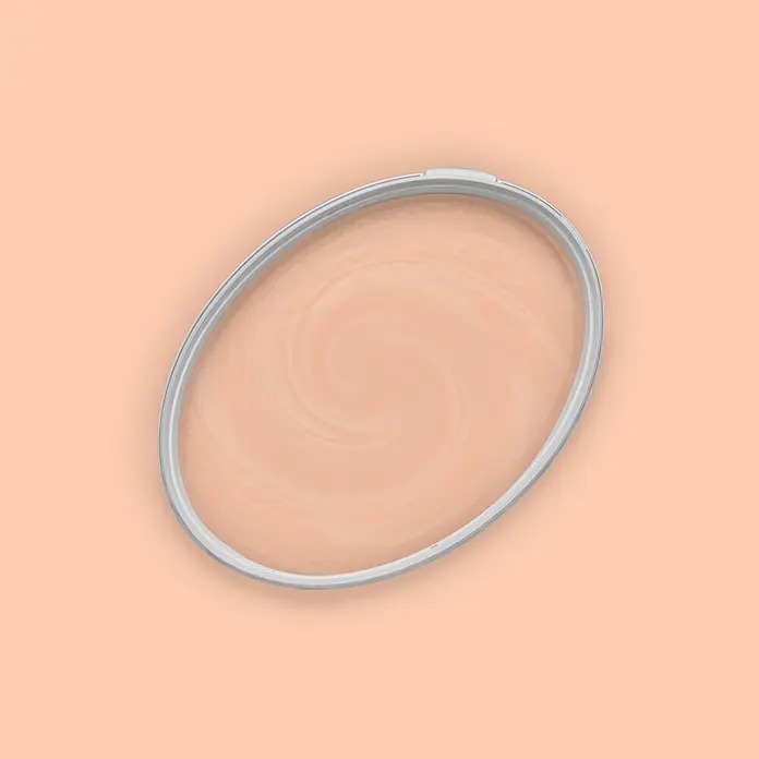 Livingwalls Wandfarbe Rosa Honeydew Melon 6022 2,5l - Matt, 2,5 l - Offener ovaler Behälter mit hellpfirsichfarbener, verwirbelter Kosmetik oder Farbe und grauem Rand.