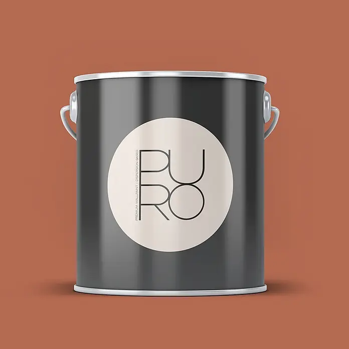 Livingwalls Wandfarbe Rot Dusty Orange DD126164 2,5l - Rot, Matt, 2,5 l - Eine dunkelgraue Farbkanne mit beigem Etikett mit „PURO“-Schriftzug, vor terrakottafarbenem Hintergrund.