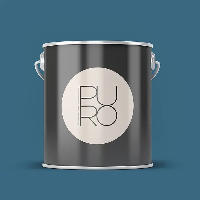 Livingwalls Wandfarbe Blau Ocean Blue DD125889 5l - Blau, Matt, 5 l - Dunkelgraue Farbkanne mit 'PURO'-Logo auf hellem Etikett, Metallverschluss und weißem Griff, auf blauem Hintergrund.