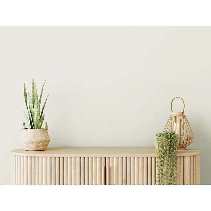 Livingwalls Wandfarbe Creme Shady Sugar 1008 2,5l - Matt, 2,5 l - Helles gerilltes Holzschränkchen mit abgerundeter Platte, ideal für Wohnzimmeraufbewahrung und Dekoration.