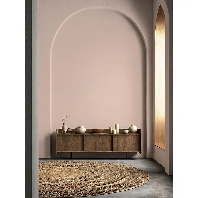 Livingwalls Wandfarbe Rosa Varied Red DD125817 5l - Rosa, Matt, 5 l - Runder geflochtener Juteteppich mit Ziergeflecht, auf Betonboden in modernem Raum.