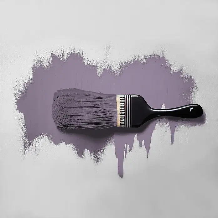Livingwalls Wandfarbe Violett Artful Aubergine 2006 2,5l - Matt, 2,5 l - Ein Pinsel mit schwarzem Griff, beladen mit lila Farbe, streicht einen horizontalen Streifen, mit Farbtropfen darunter.