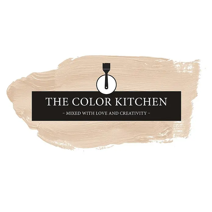 Livingwalls Wandfarbe Beige Pure Pampas 6008 2,5l - Matt, 2,5 l - Logo: „The Color Kitchen“ in weißem Text auf schwarzem Banner, mit schwarzem Pinsel in weißem Kreis und Slogan „Mixed With Love And Creativity“, über beigem Pinselstrich.