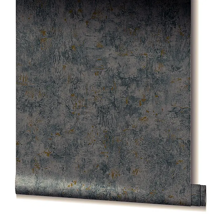 Livingwalls Vliestapete Struktur, anthrazit - 10.050 x 530 mm - Rolle strukturierter Tapete mit industriellem Distressed-Muster in Dunkelgrau, Blaugrau und Goldakzenten, teilweise ausgerollt.