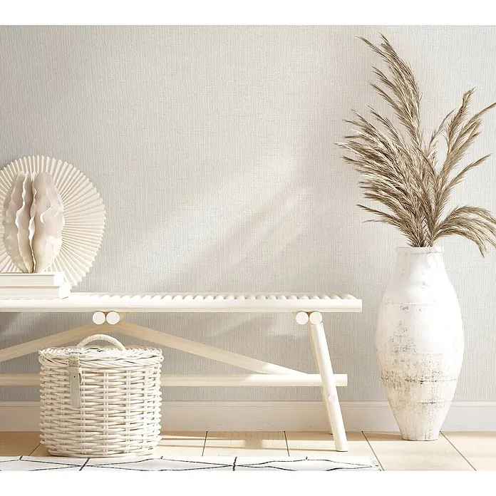 Livingwalls Vliestapete Vliestapete mit hochwertiger Textiloptik weiß, -  - Helle beige strukturierte Tapete, die einen minimalistischen und eleganten Hintergrund in einem modernen Raum schafft.