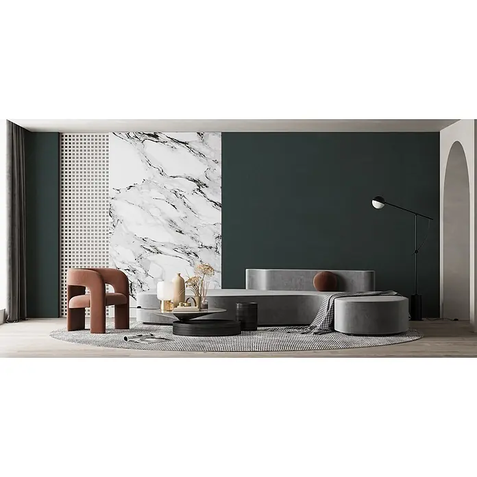 Livingwalls Vliestapete Uni, schwarz - 10.050 x 530 mm - Modernes Wohnzimmer mit geschwungenem grauem Sofa, rostfarbenem Sessel und Couchtisch auf gestreiftem Teppich.