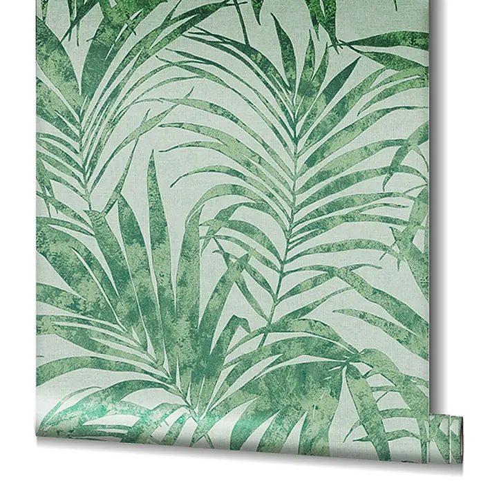 Livingwalls Vliestapete Floral, grün - 10.050 x 530 mm - Grüne Tapetenrolle mit Palmenblattmuster, teilweise abgerollt.