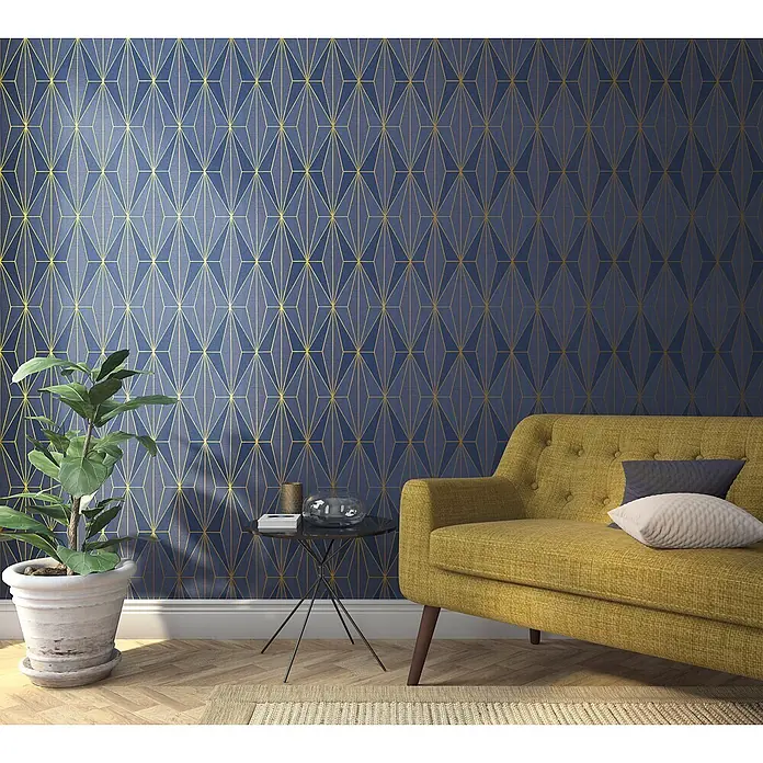Livingwalls Vliestapete Grafisch, blau, gold - blau, 10.050 x 530 mm - Blaue Tapete mit goldenem, geometrischem Rautenmuster an einer Zimmerwand.