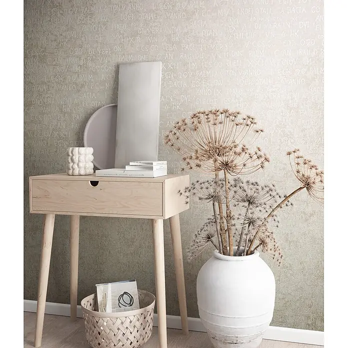 Livingwalls Vliestapete Grafisch, beige - 10.050 x 530 mm - Helle Holzkonsole mit Schublade und schlanken Beinen, dekoriert in einem Raum.