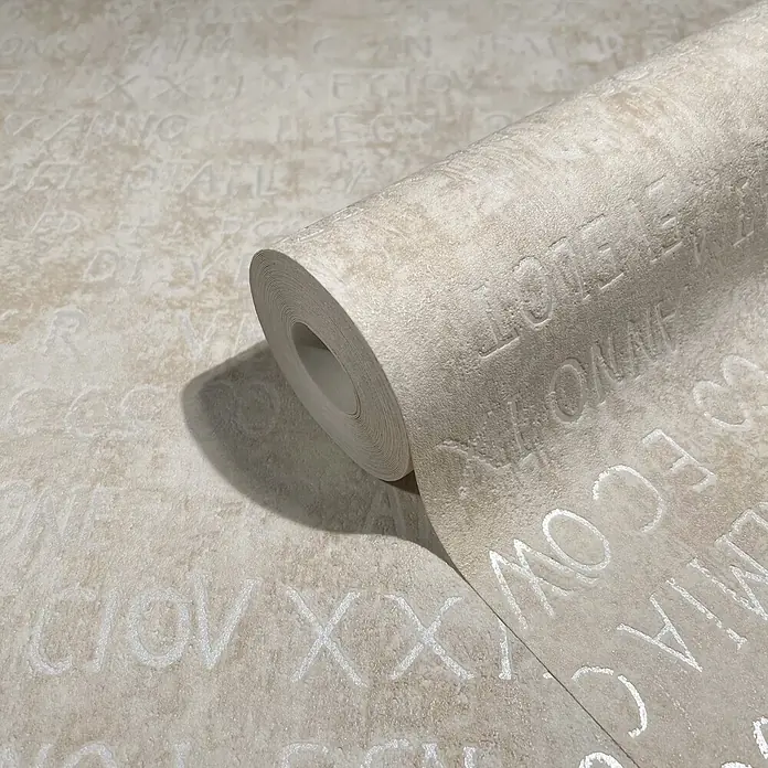 Livingwalls Vliestapete Grafisch, beige - 10.050 x 530 mm - Hellbeigefarbene strukturierte Tapetenrolle mit geprägten römischen Buchstaben.