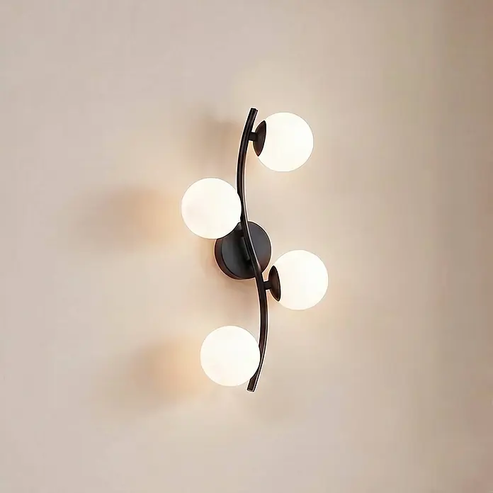 Lindby Wandleuchte Josiana - L x B x H: 12 x 30 x 47,5 cm, schwarz, weiß / opal, G9 - Eine moderne schwarze Wandleuchte mit geschwungenem Arm und vier kugelförmigen weißen Glaskugelleuchten.